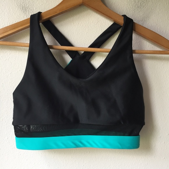 Athleteist Retro Flex Total Triangle Mesh Crop Top - Picture 6 of 8